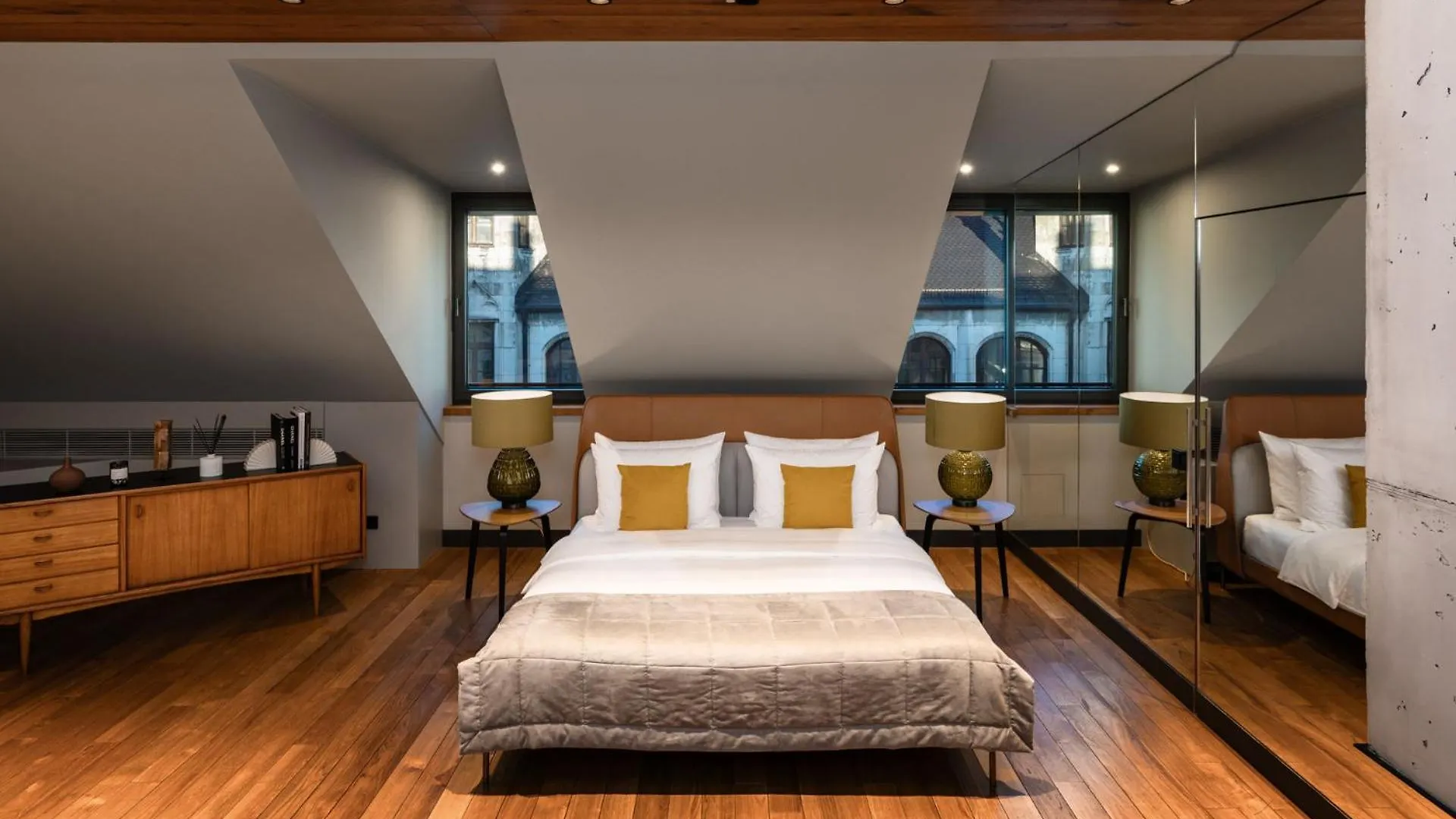 DO&CO Hotel München 5*,  Deutschland